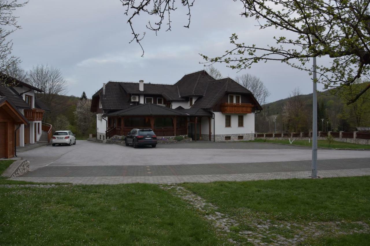 Villa Knezevic Plitvička Jezera Exterior foto